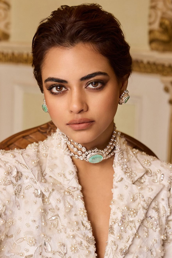 Manish-Malhotra-Jewellery-16.jpg 17