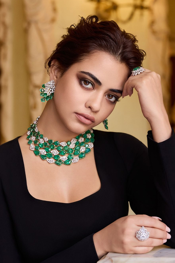 Manish-Malhotra-Jewellery-32.jpg 33