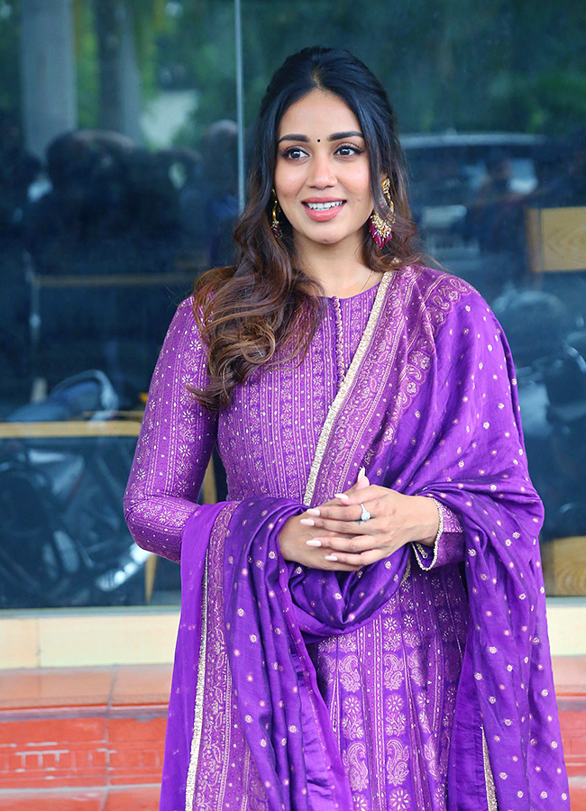 actress_20nivetha_20pethuraj_20latest_20images-_20_284_29.jpg 4
