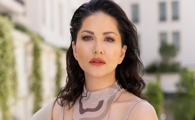 sunnyleone1.jpg