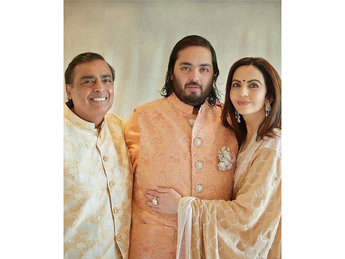 Glimpse_20of_20Ambani_20Family_20From_20Anant_20Radhika_20Pre_20wedding_20At_20Italy_20photos_20_286_29.jpg 7