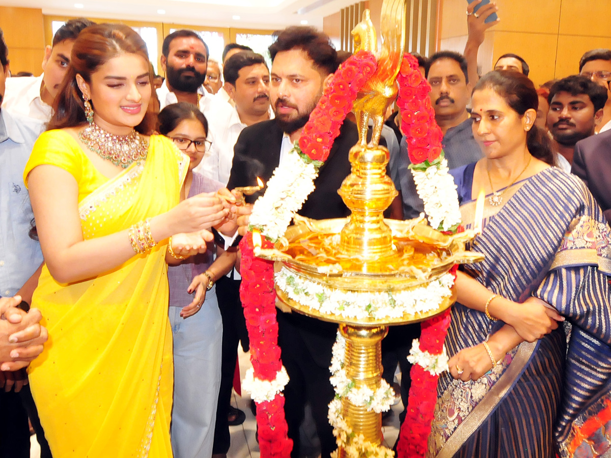 Heroin_20Nidhhi_20Agerwal_20in_20kadapa-3.jpg 3