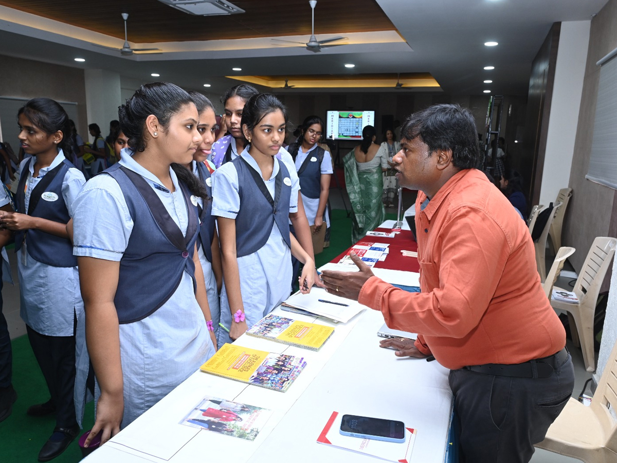 Madapur-Career-Fair-17.jpg 17