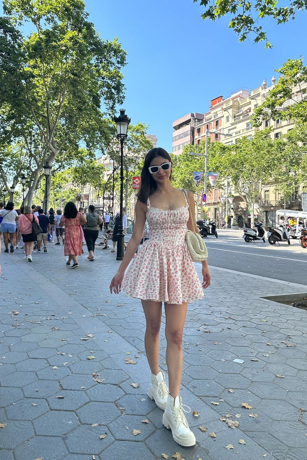 Mouni-Roy-1_0.jpg 2