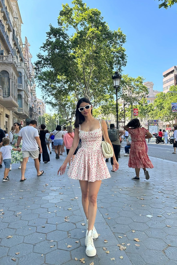 Mouni-Roy-4_0.jpg 5