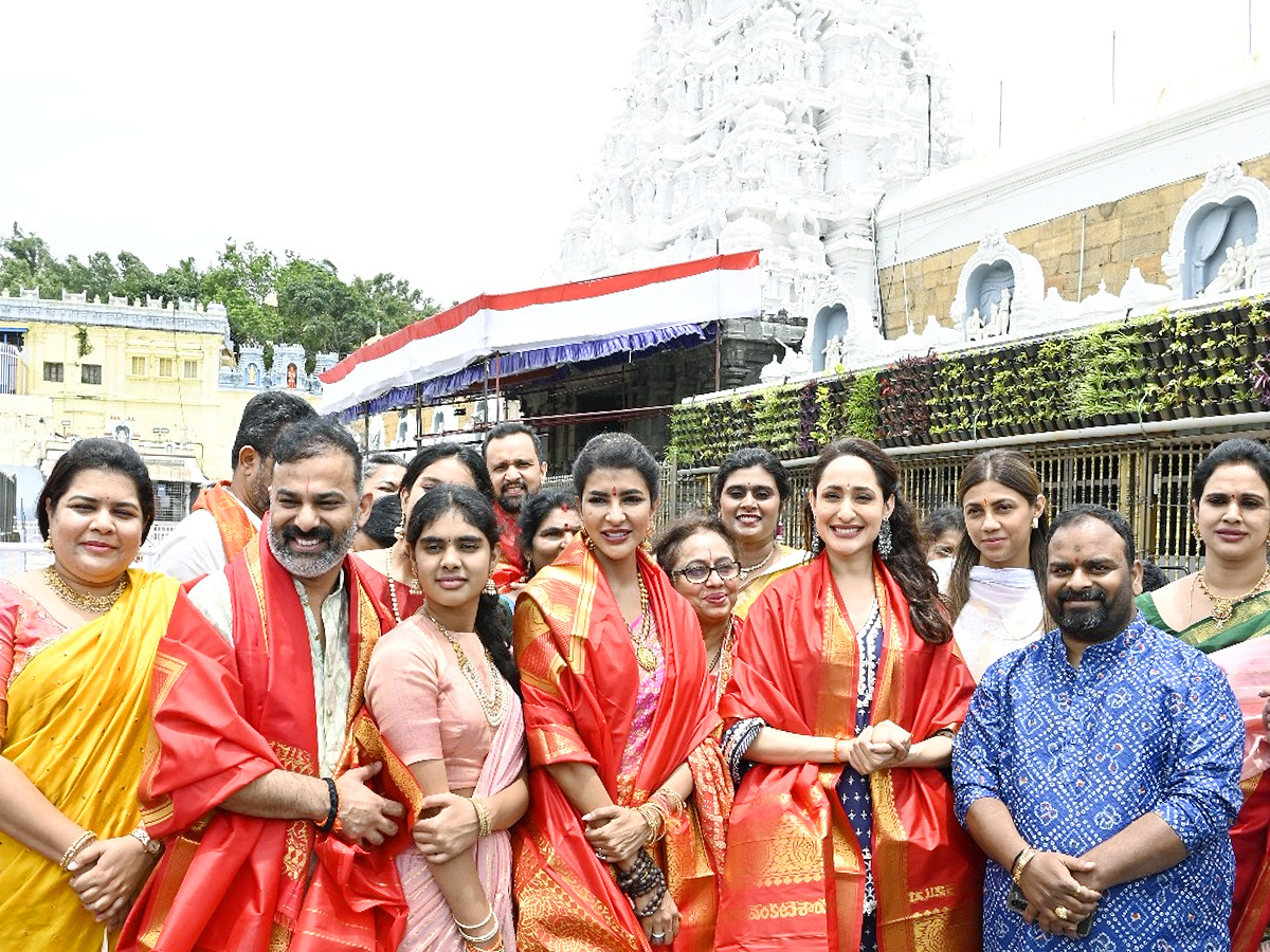 Tollwood_20celebreties_20visit_20Tirumala_20Tirupati_20Temple_20Photos_20_2819_29_0.jpg 2
