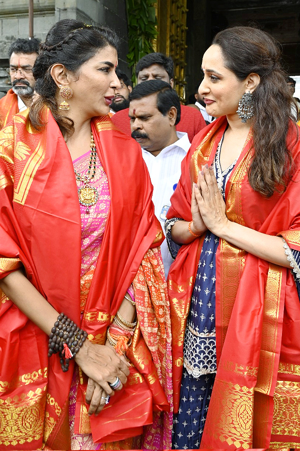 Tollwood_20celebreties_20visit_20Tirumala_20Tirupati_20Temple_20Photos_20_2824_29_0.jpg 7