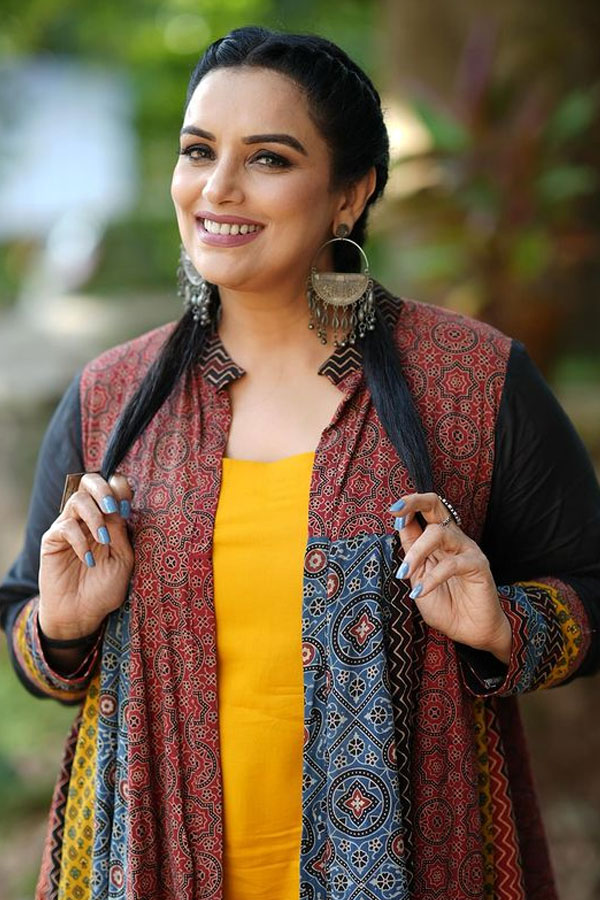 swetha11_0.jpg 12