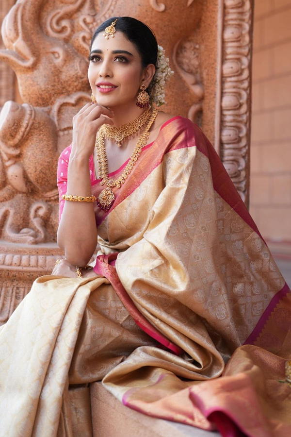 Daksha-Nagarkar-8.jpg 9