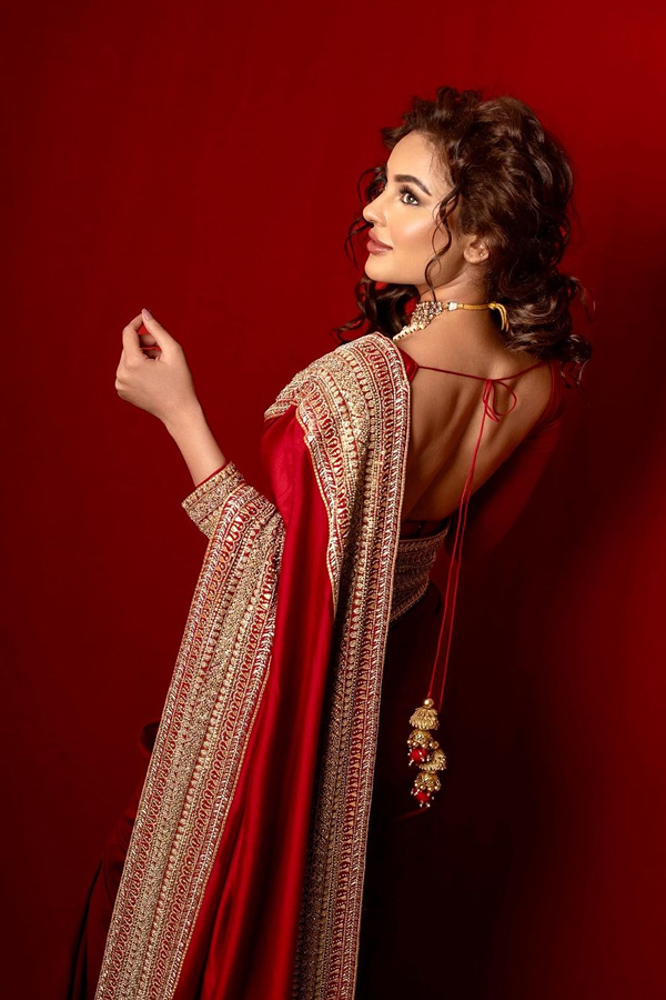 Seerat-Kapoor-4.jpg 5