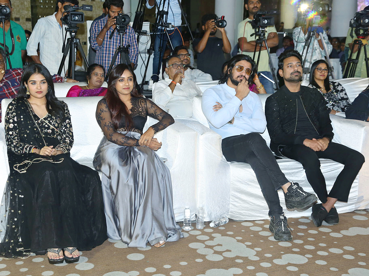 Varun_20Sandesh_20Ninda_20Movie_20Pre_20Release_20Event_20Photos-_20_289_29.jpg 9