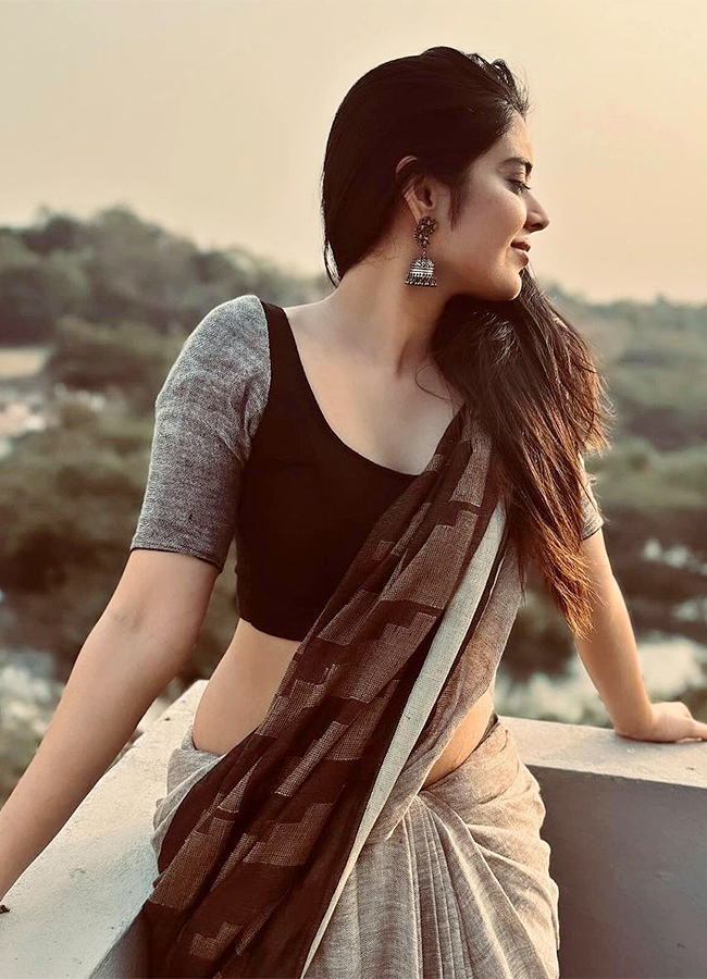 Actress_20Kushitha_20Kallapu_20Hot_20Photos-_20_2817_29.jpg 17