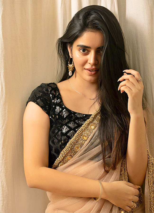 Actress_20Kushitha_20Kallapu_20Hot_20Photos-_20_284_29.jpg 4