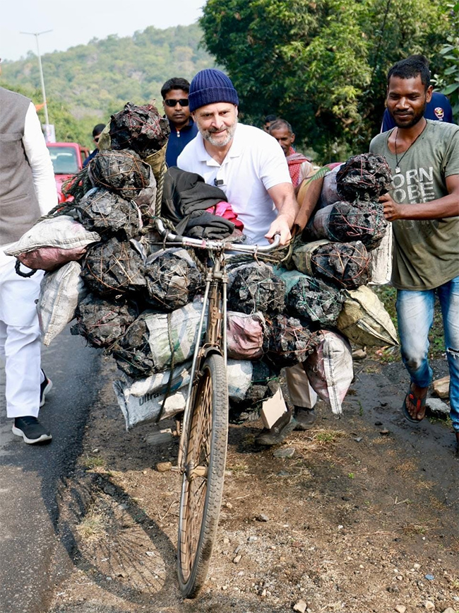 Happy_20Birthday_20RahulGandhi_20RaGa_20Transformation_20In_20Indian_20Politics_20Photos__20_2826_29.jpg 25