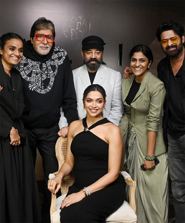 Deepika_20Padukone_babybump_20_2810_29.jpg 10