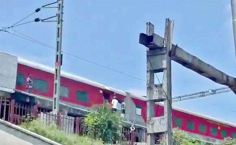 Mettuguda-Train-Fire-Accident.jpg