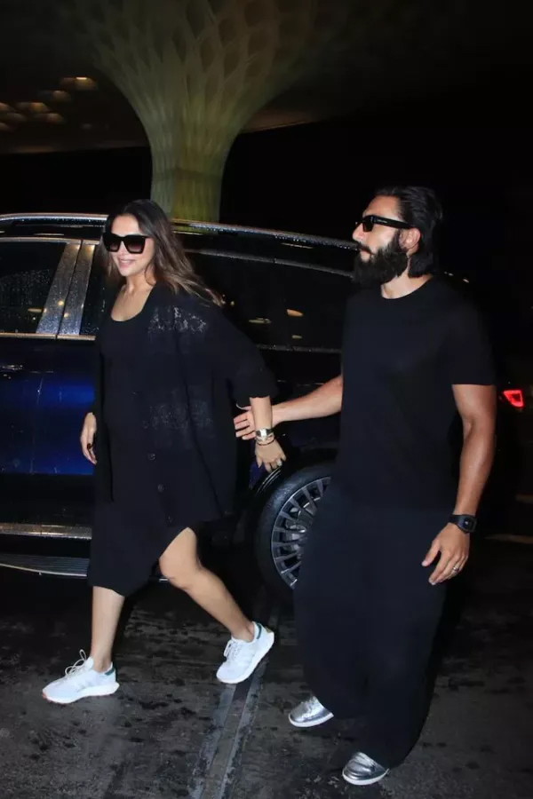 deepikababymoon.jpg 12