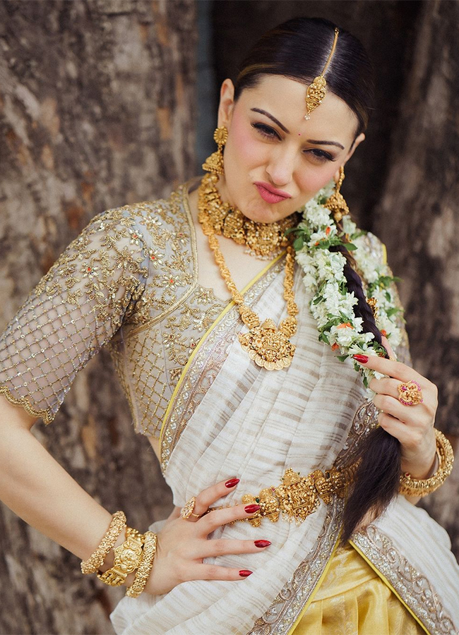 Actress_20Hansika_20Latest_20Photos-_20_286_29.jpg 6