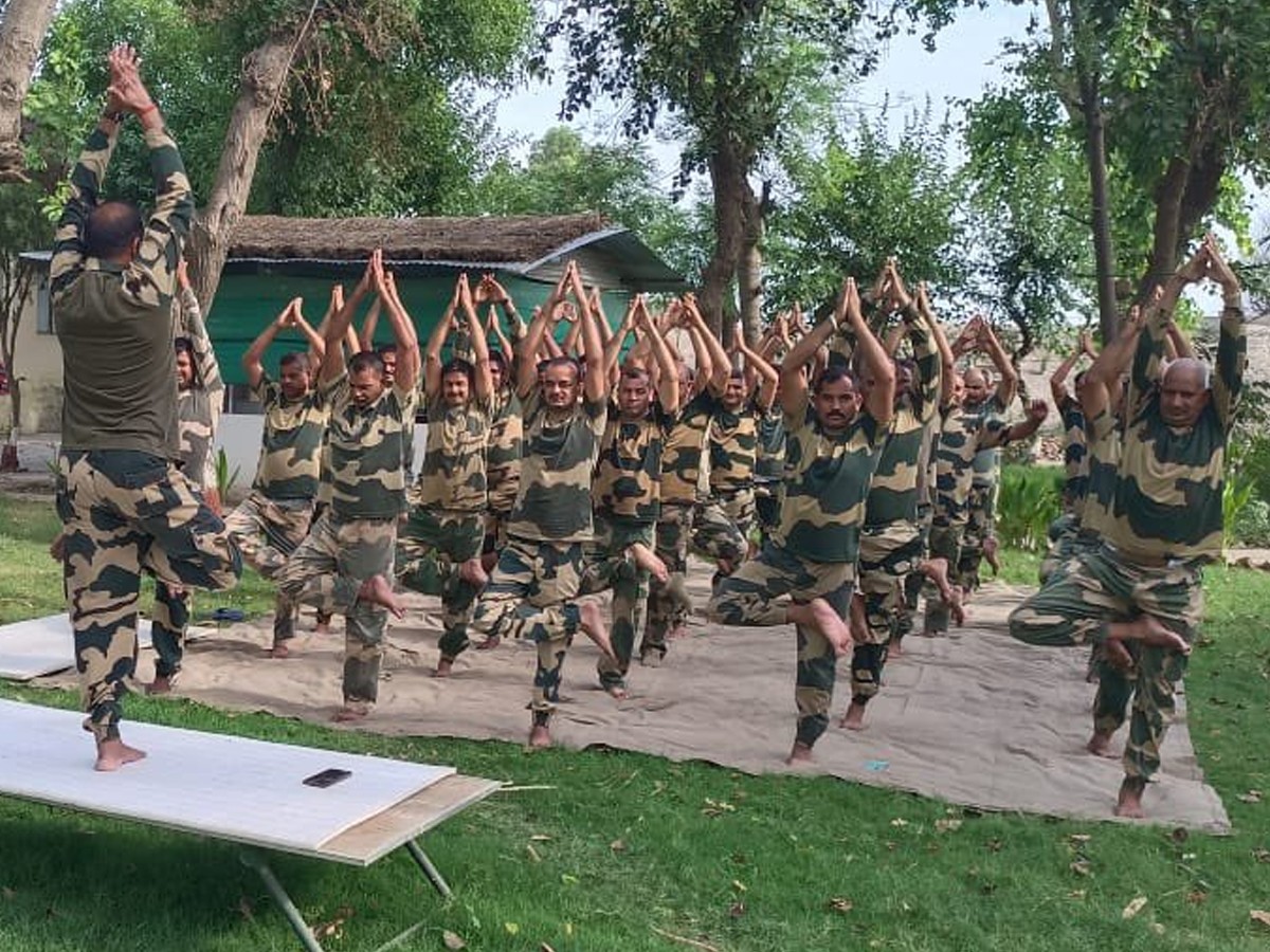 Army-Officials-Yoga-Day-5.jpg 25