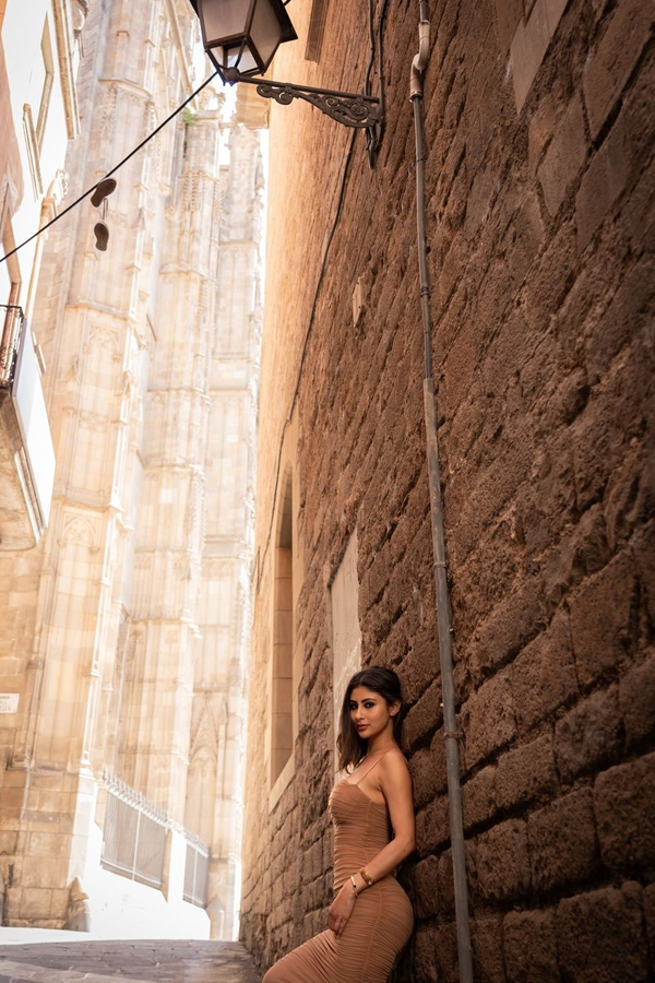 Mouni-Roy-3_0.jpg 4