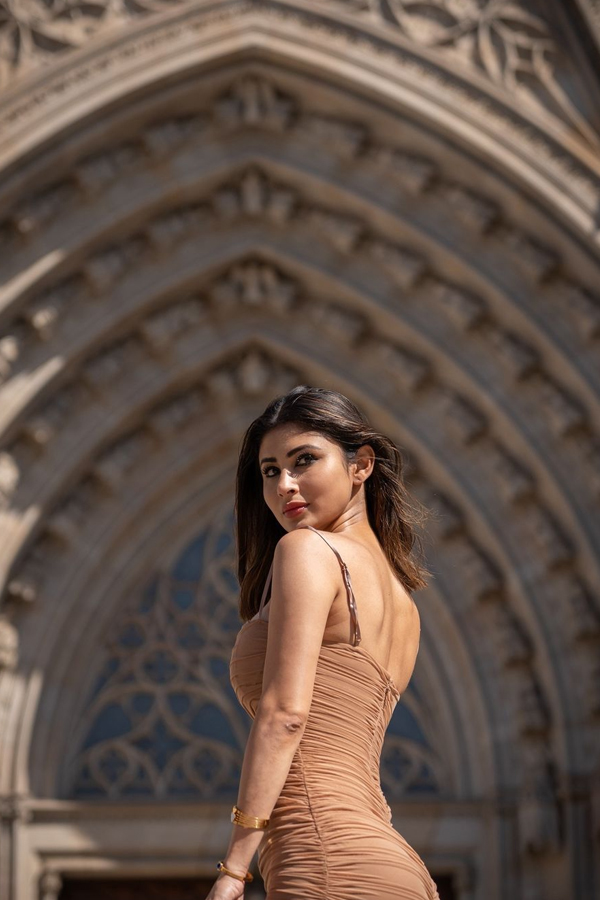 Mouni-Roy-6_0.jpg 7