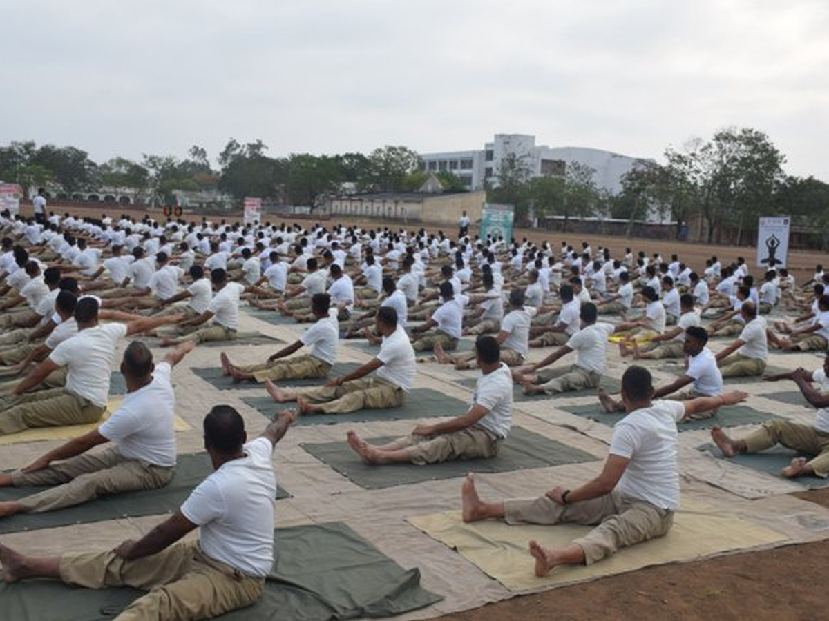 Police-Officials-Yoga-Day.jpg 26