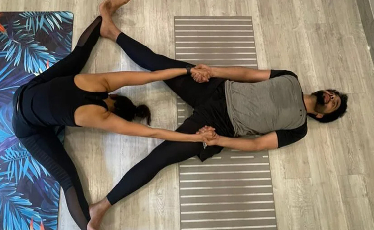Rakulpreet-Jackky_20Bhagnani-coupleyoga.jpg