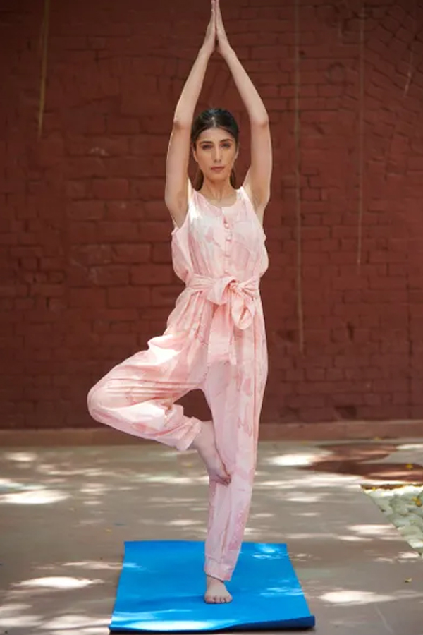 Yoga-Costume-3.jpg 4