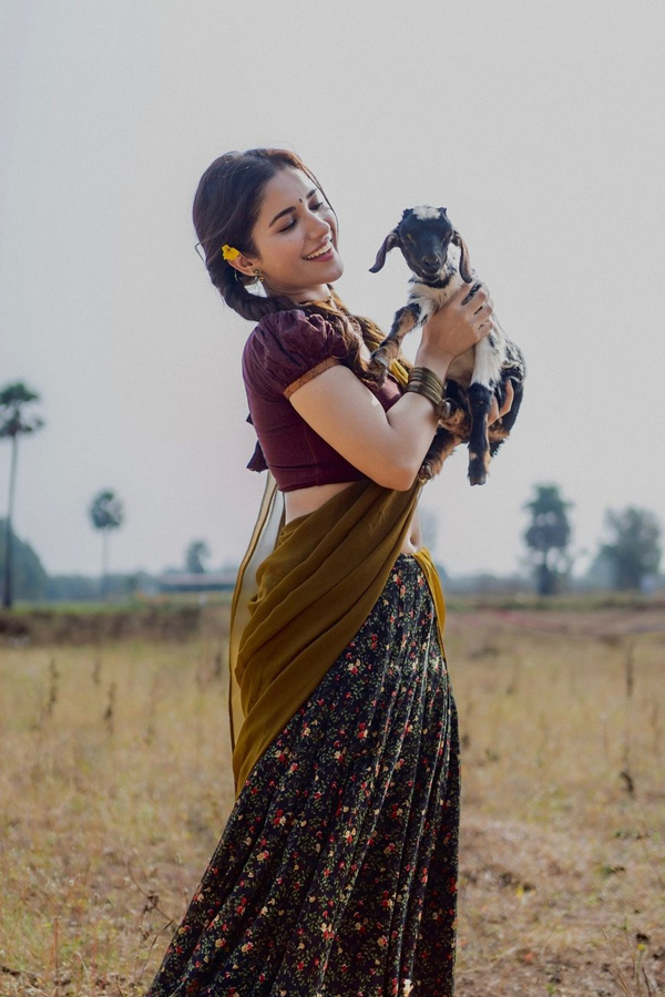 Ruhani-Sharma-10_0.jpg 11