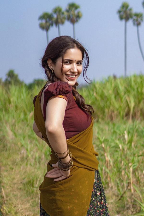 Ruhani-Sharma-1_0.jpg 2