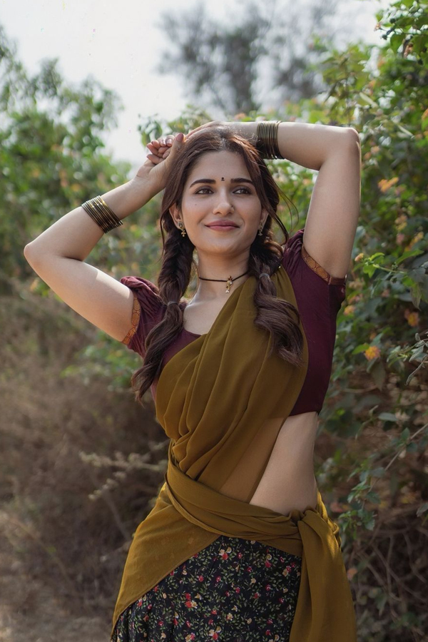 Ruhani-Sharma-2_0.jpg 3
