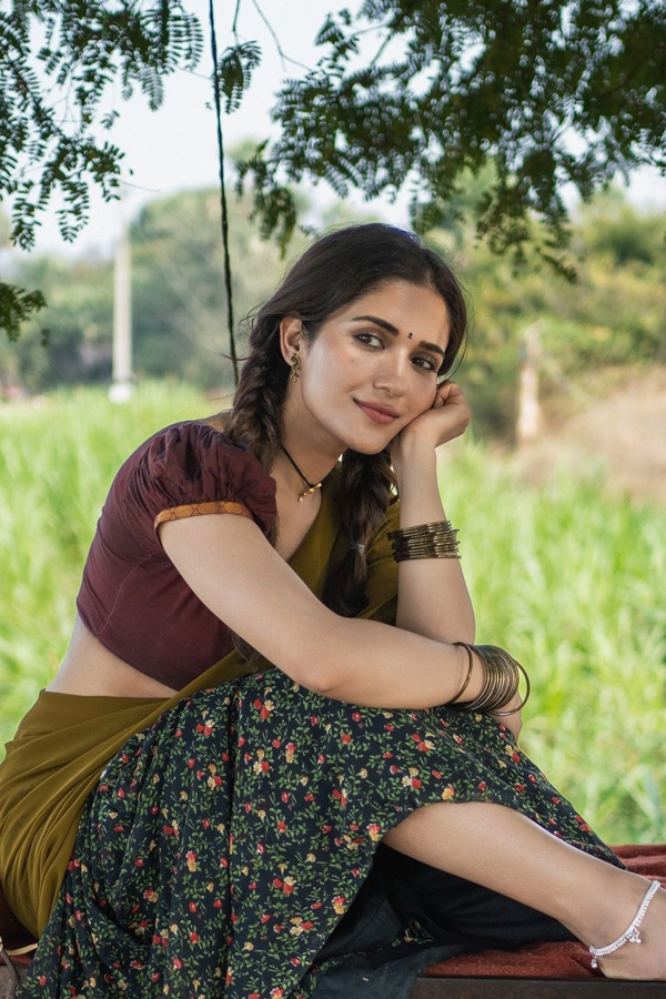 Ruhani-Sharma-3_0.jpg 4