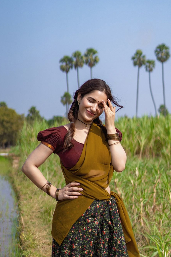 Ruhani-Sharma-4_0.jpg 5