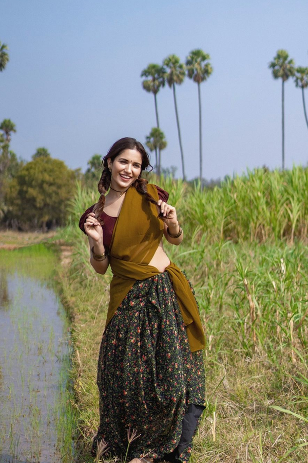 Ruhani-Sharma-5_0.jpg 6