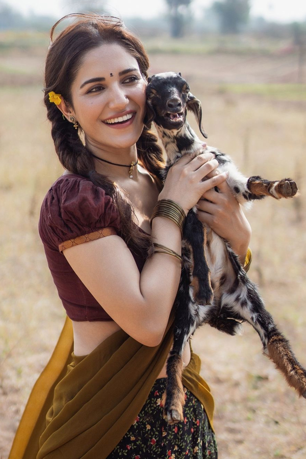 Ruhani-Sharma-7_0.jpg 8