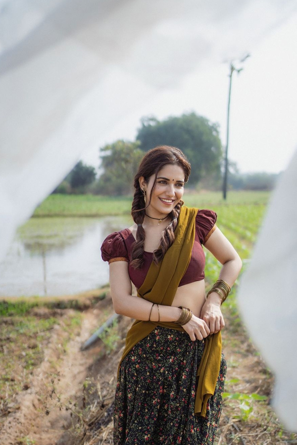 Ruhani-Sharma-8_0.jpg 9