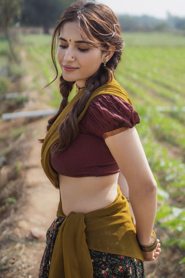 Ruhani-Sharma-9_0.jpg 10