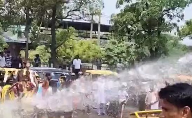 delhiwatercrisis.jpg