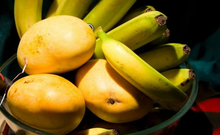 mango-vs-banana.jpg