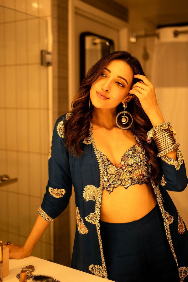 Neha-Shetty-4_0.jpg 5