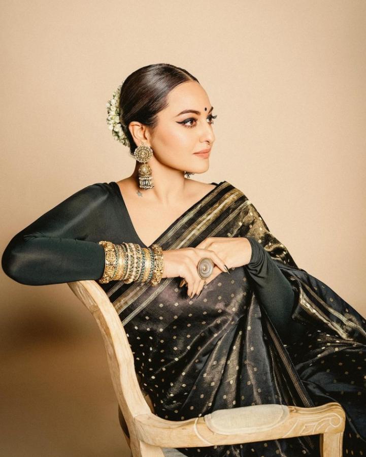 Sonakshi-Sinha-02.jpg 8