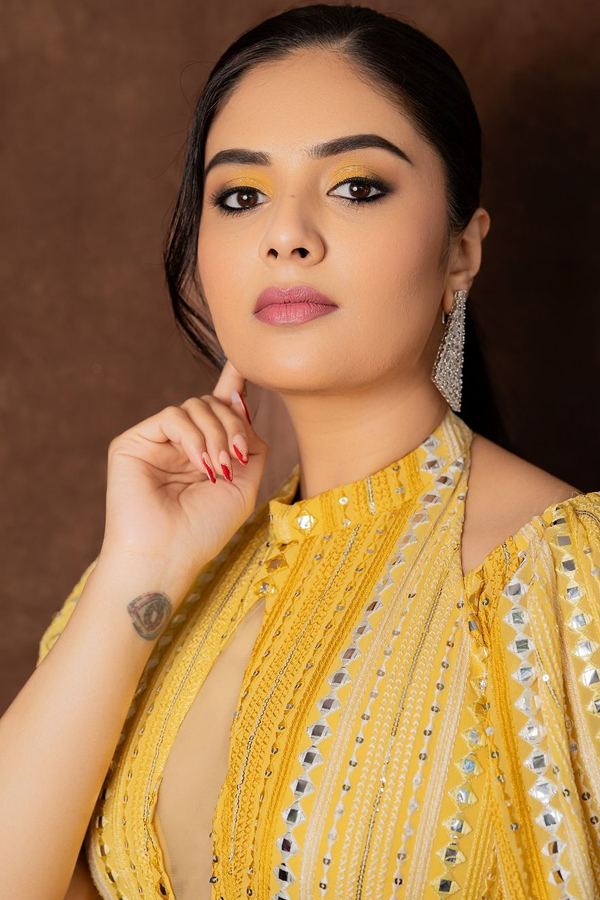 Sreemukhi-3.jpg 4