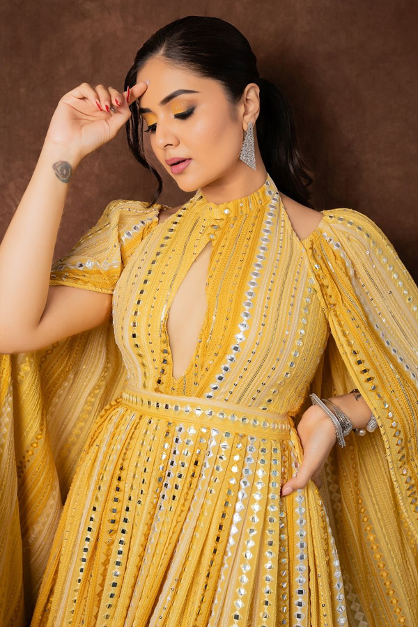 Sreemukhi-9.jpg 10