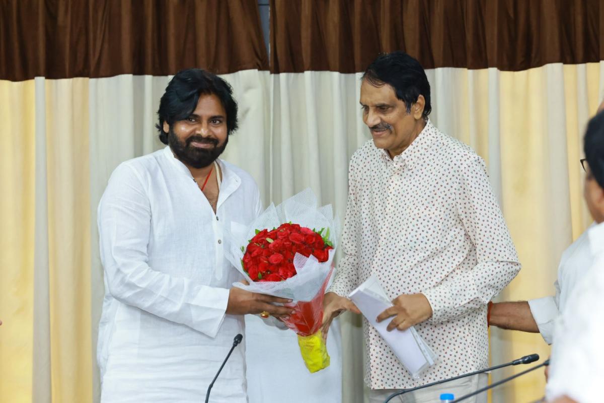 Tollywood-Producers-Pawan-Kalyan-05.jpeg 4