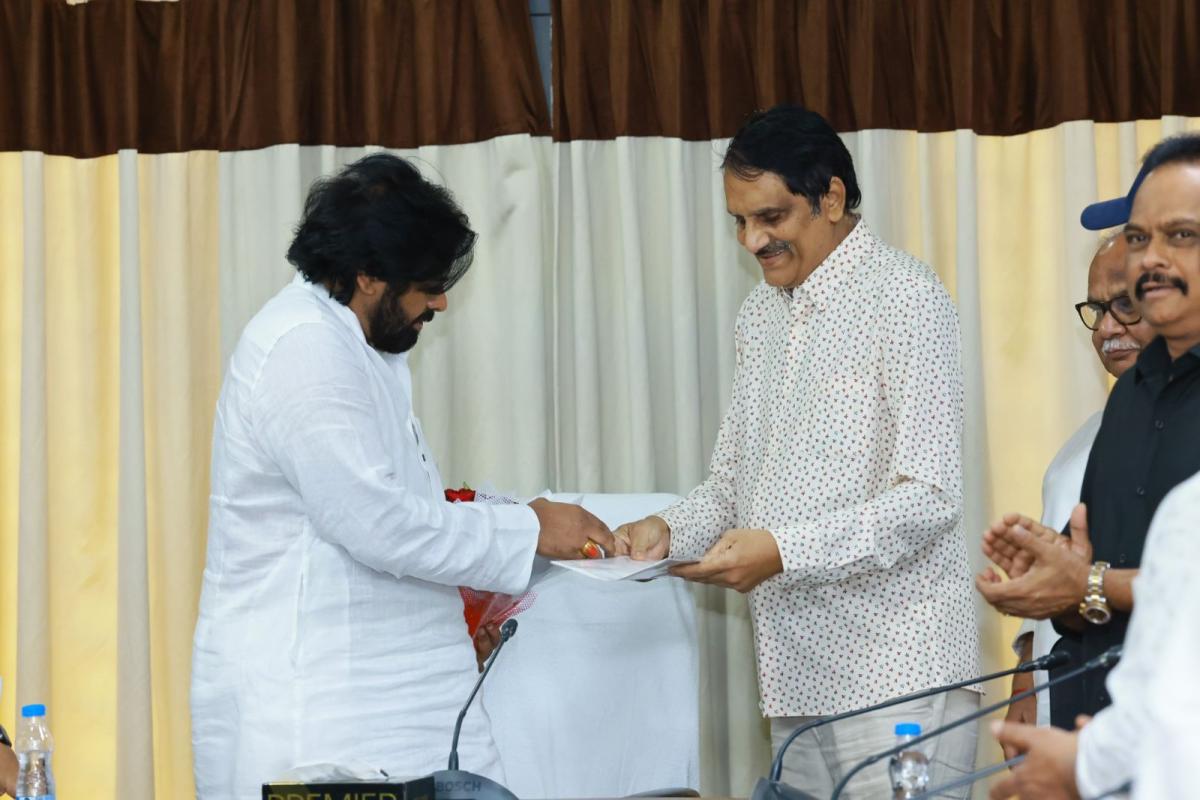 Tollywood-Producers-Pawan-Kalyan-06.jpeg 7