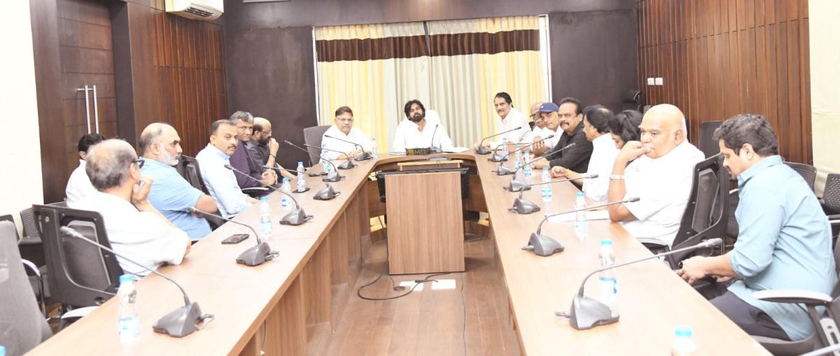Tollywood-Producers-Pawan-Kalyan-07.jpeg 5