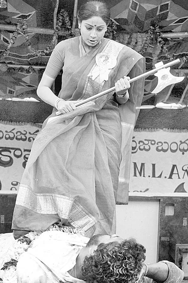 Vijayashanti-9_0.jpg 13
