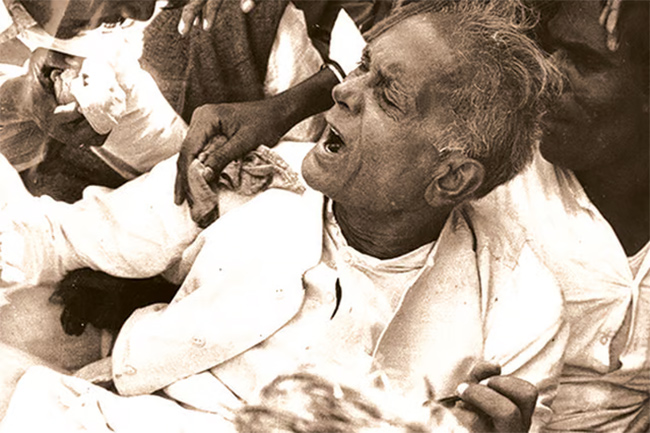 50_20years_20of_20india_20Emergency_20Photos__20_2818_29.jpg 18
