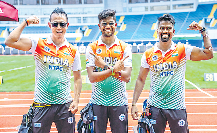 DHEERAJ-CENTRE-TARUN-PRAVIN.jpg
