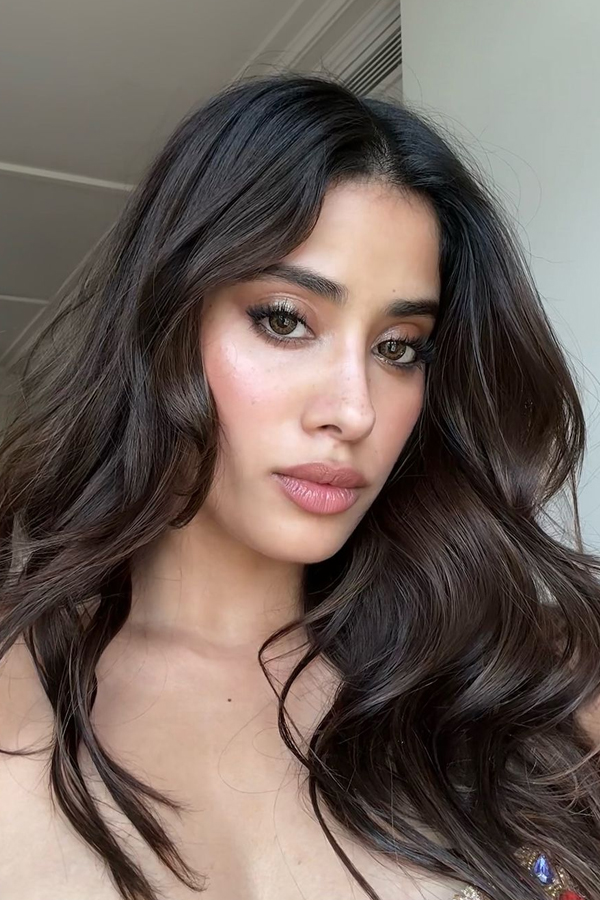 Janhvi-Kapoor-2.jpg 3